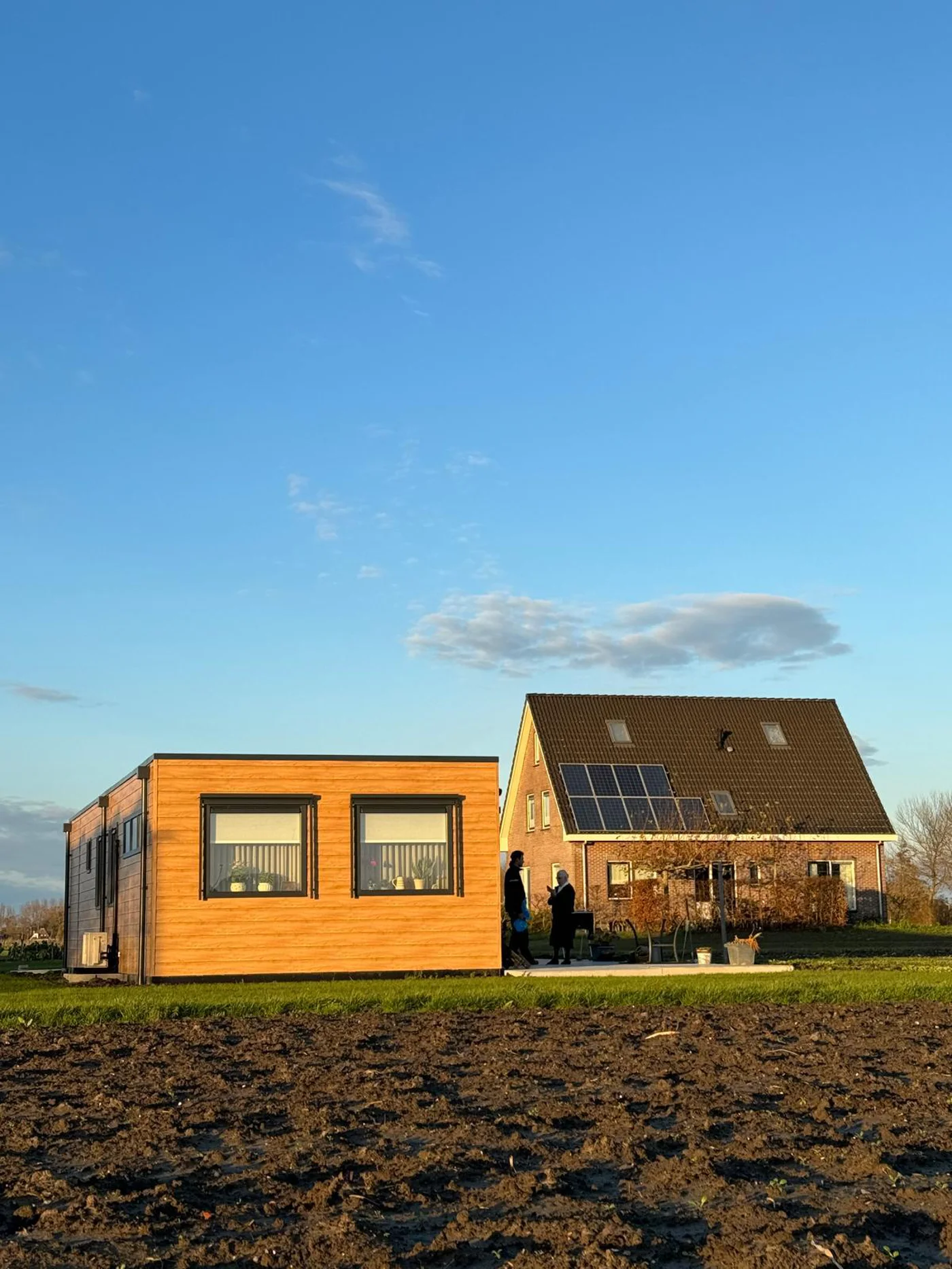 BBS mantelzorgwoning op het erf naast de hoofdwoning